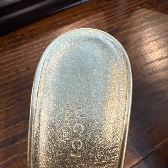 Gucci Gold Heels with Elegant Metallic Design - Picture 4 of 4